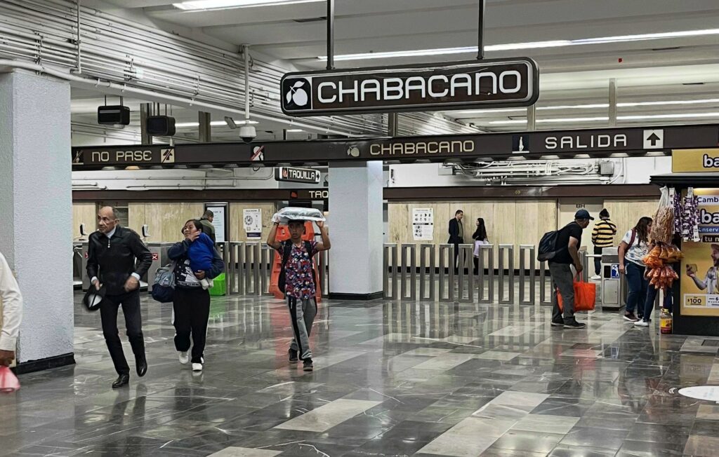 El vengador del futuro en Metro Chabacano