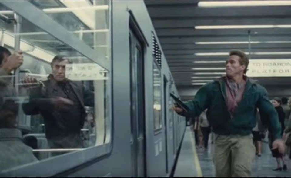 El vengador del futuro en Metro Chabacano - mexico pelicula